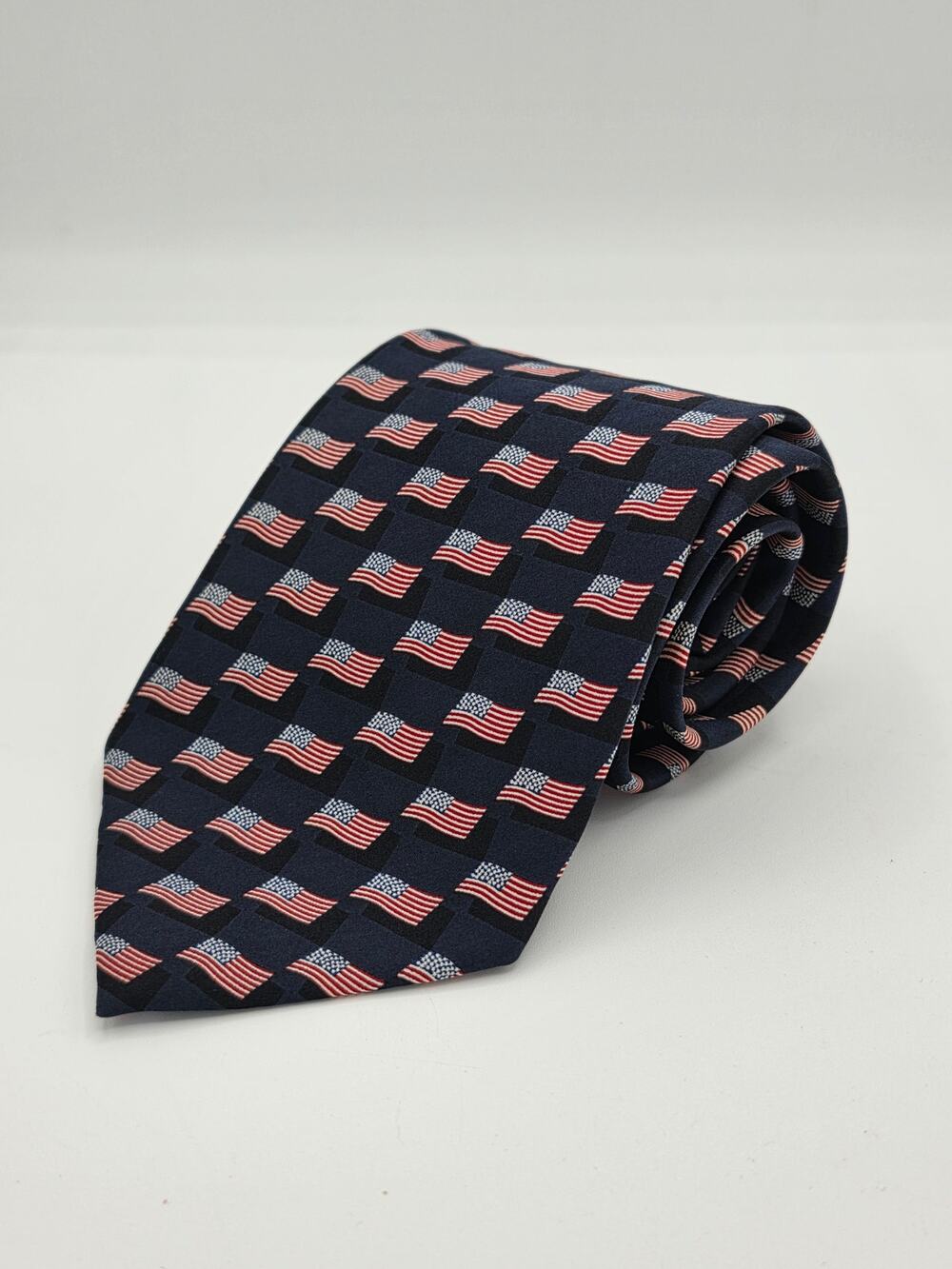 Van Heusen Stonehenge Vintage Silk Tie Black w/ American Flags Patriotic Necktie